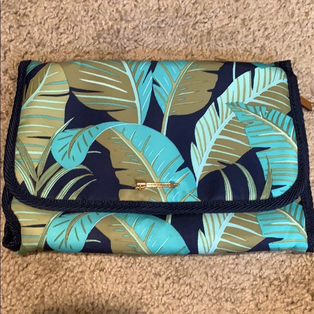 Stella & Dot Hang On Toiletry Cosmetic Bag